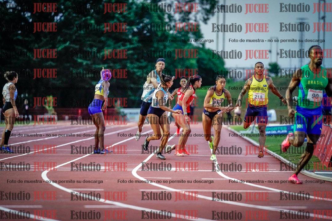 Fotos de los relevos 4x400 m mixtos