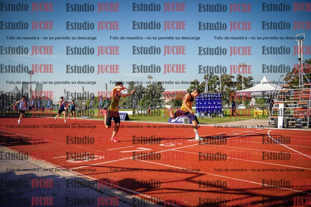 Fotos de los 400 m con vallas de varones