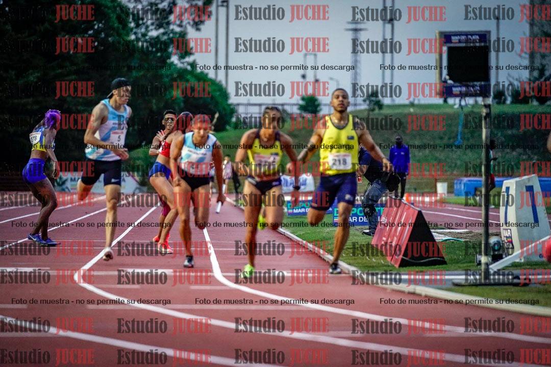 Fotos de los relevos 4x400 m mixtos
