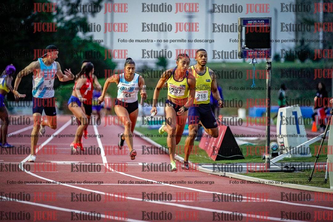 Fotos de los relevos 4x400 m mixtos