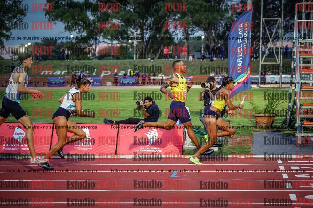 Fotos de los relevos 4x400 m mixtos