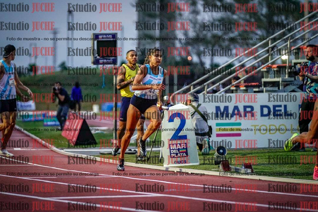 Fotos de los relevos 4x400 m mixtos