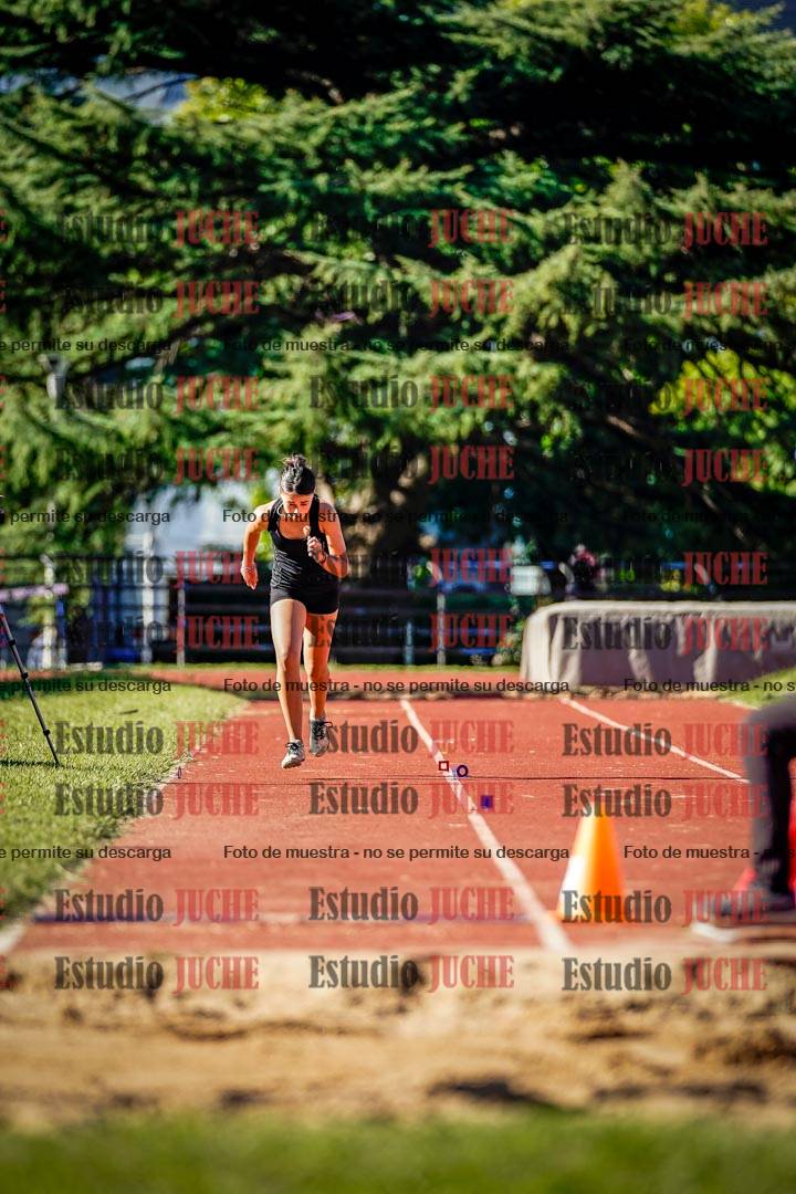 Fotos del salto en largo de mujeres
