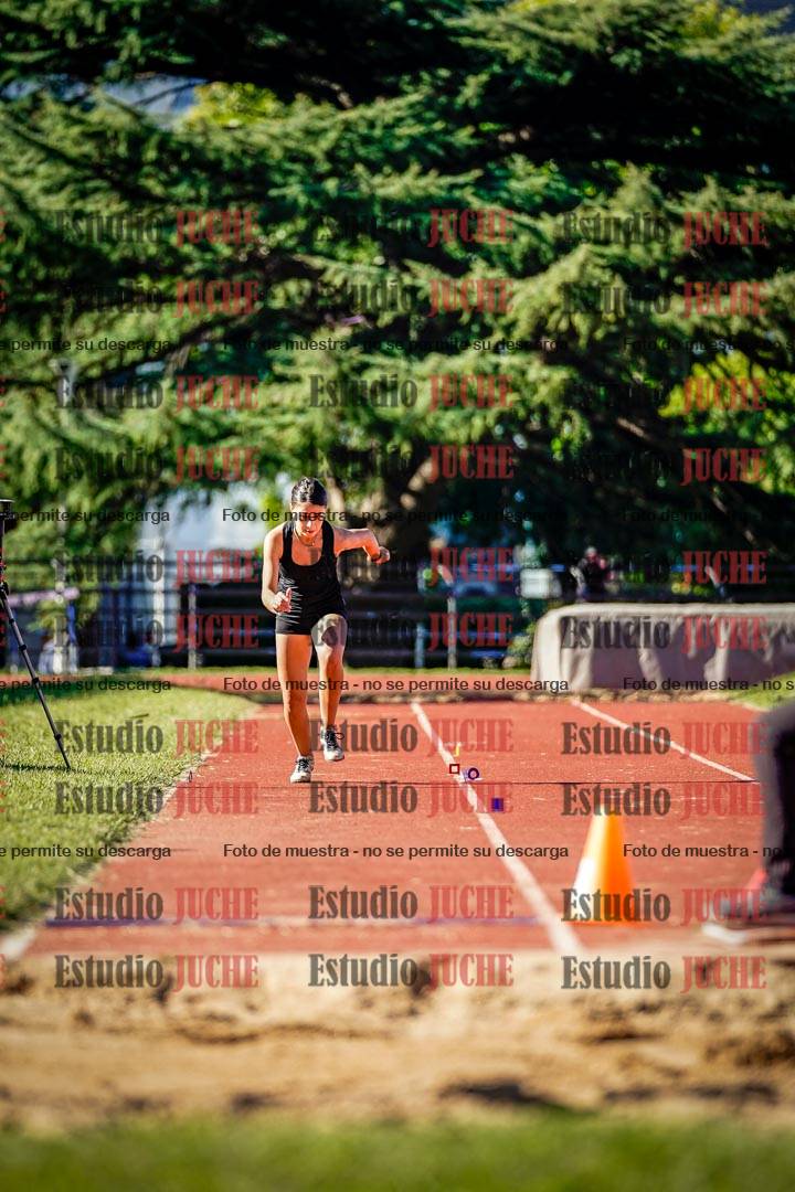 Fotos del salto en largo de mujeres