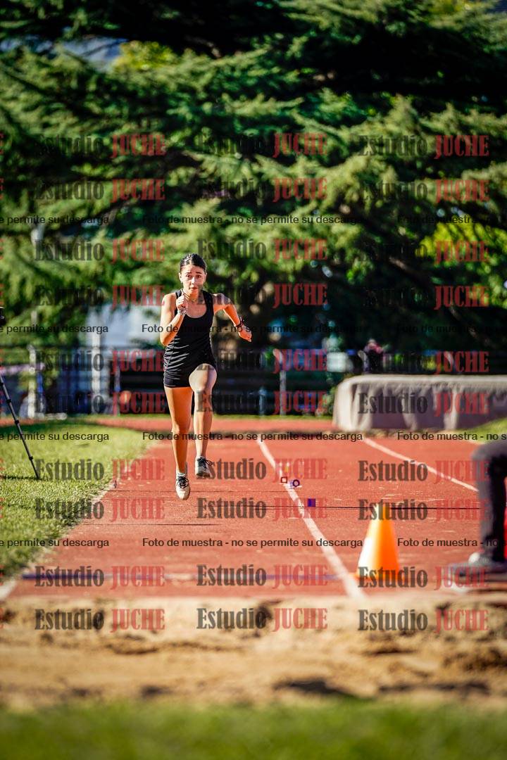 Fotos del salto en largo de mujeres
