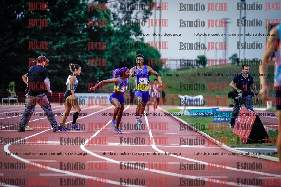 Fotos de los relevos 4x400 m mixtos
