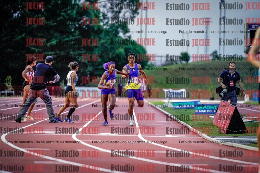 Fotos de los relevos 4x400 m mixtos