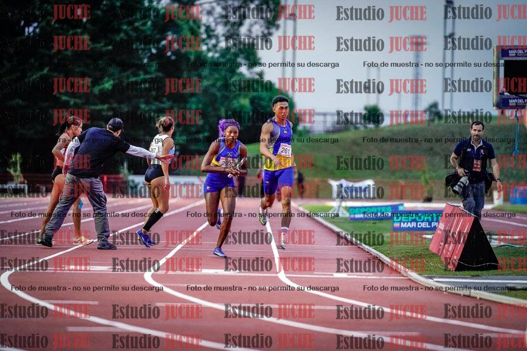Fotos de los relevos 4x400 m mixtos