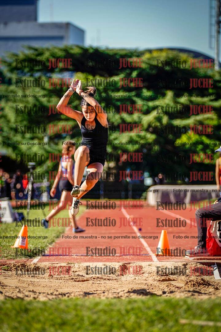 Fotos del salto en largo de mujeres
