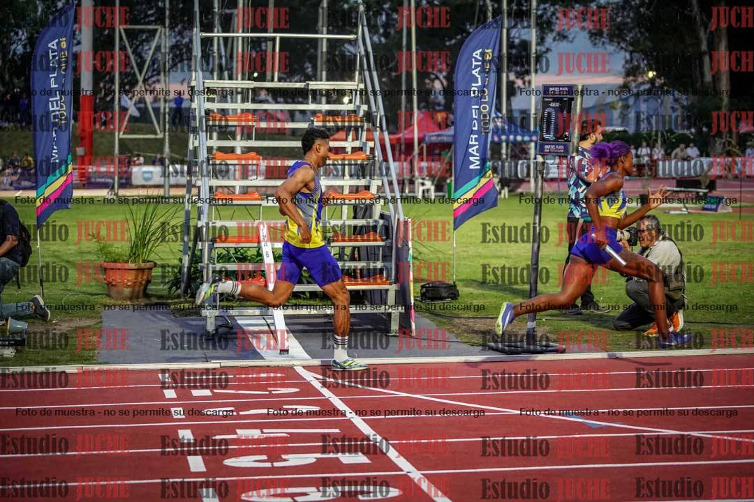 Fotos de los relevos 4x400 m mixtos