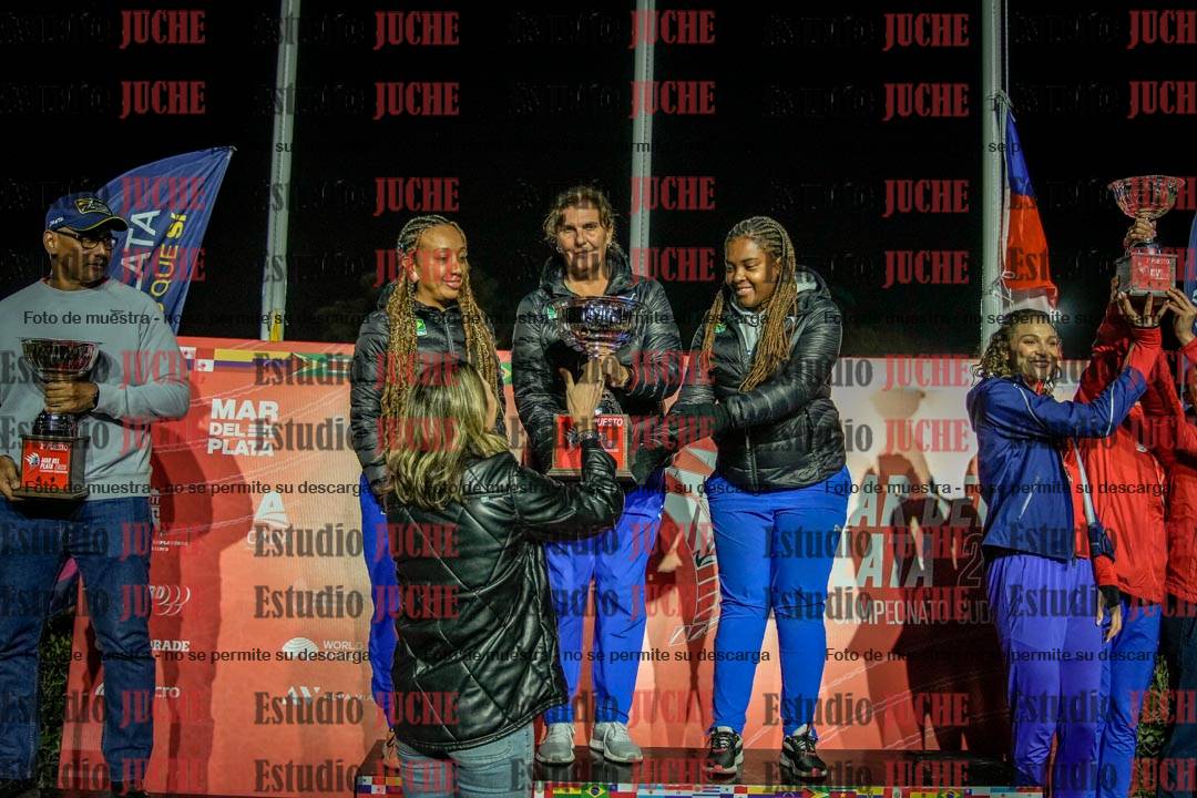 Fotos de algunos extras y podios del día 3