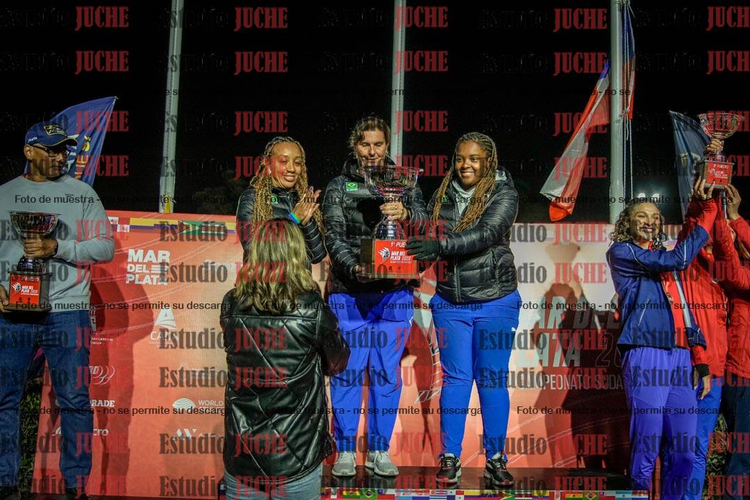 Fotos de algunos extras y podios del día 3