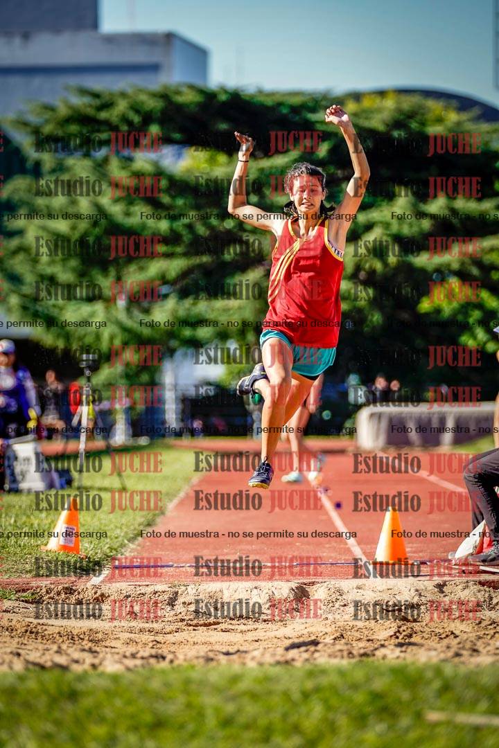 Fotos del salto en largo de mujeres