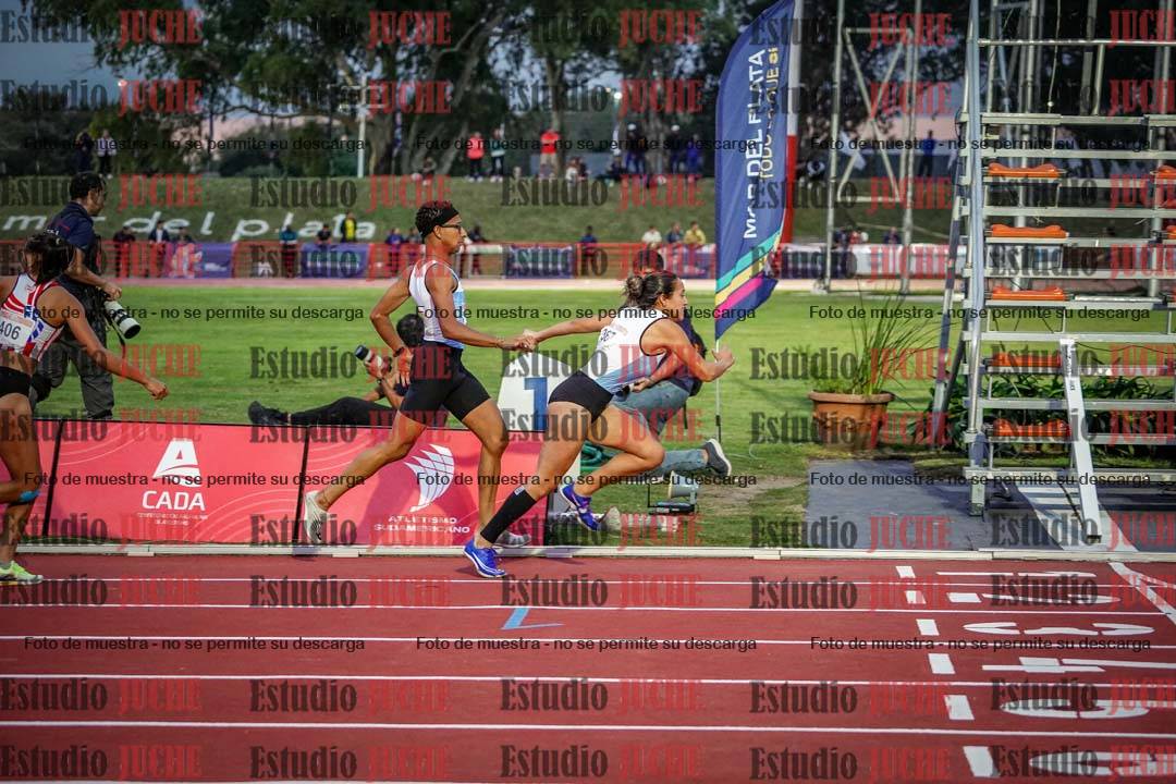Fotos de los relevos 4x400 m mixtos