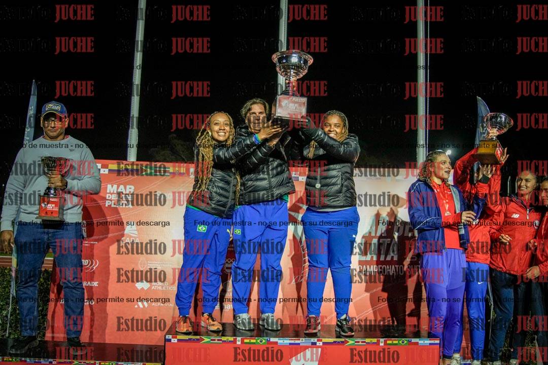 Fotos de algunos extras y podios del día 3