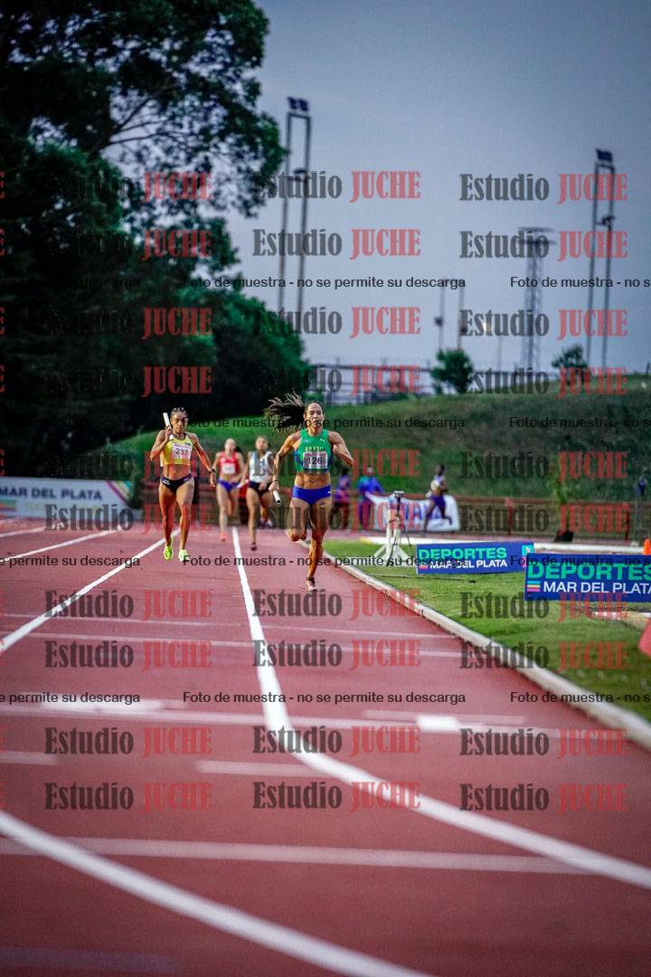 Fotos de los relevos 4x400 m mixtos
