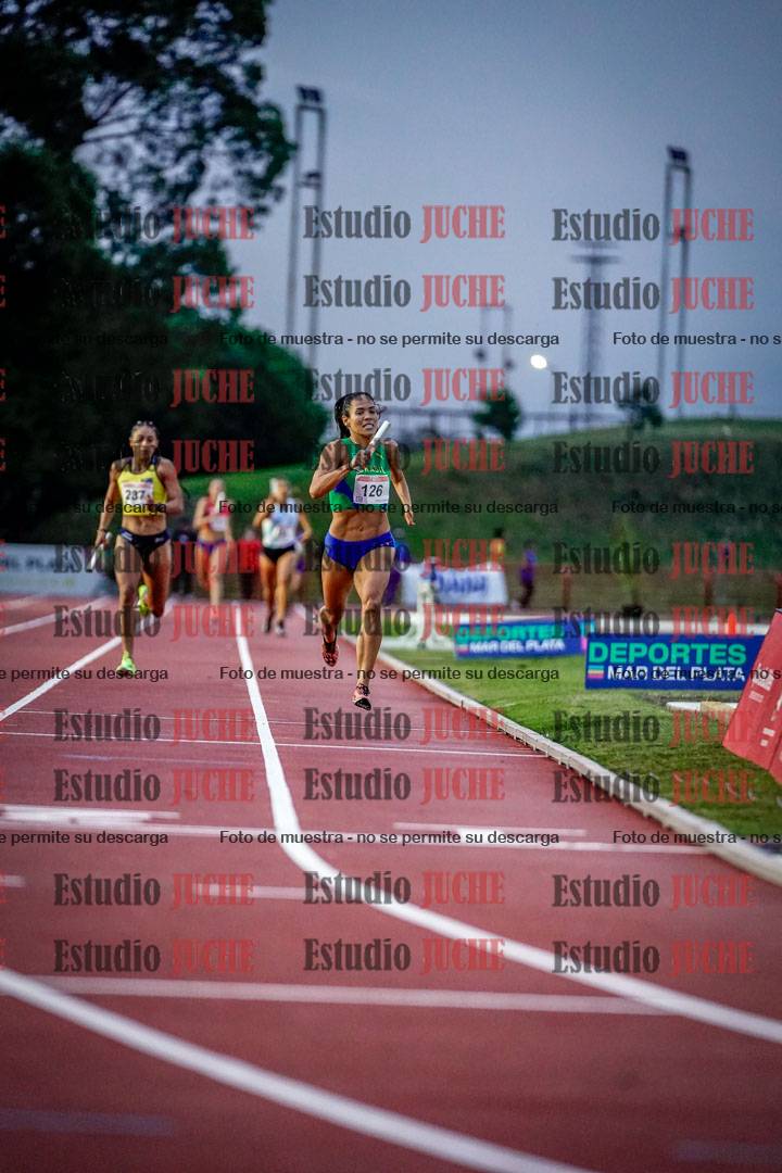 Fotos de los relevos 4x400 m mixtos