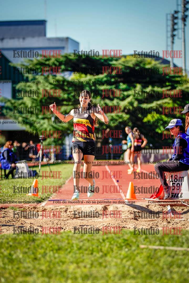 Fotos del salto en largo de mujeres