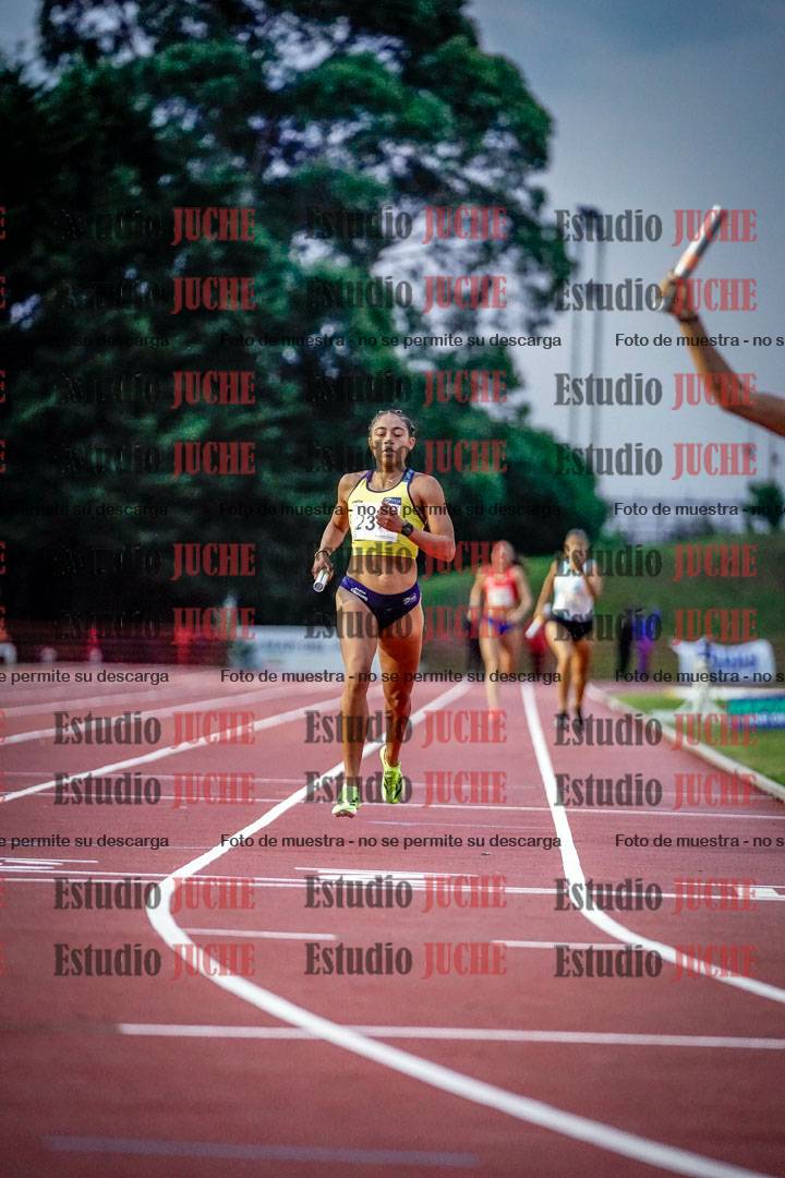 Fotos de los relevos 4x400 m mixtos