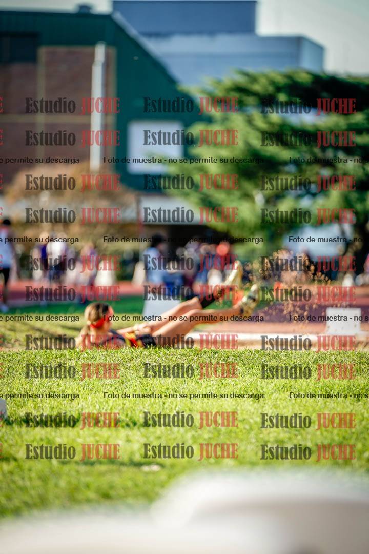Fotos del salto en largo de mujeres