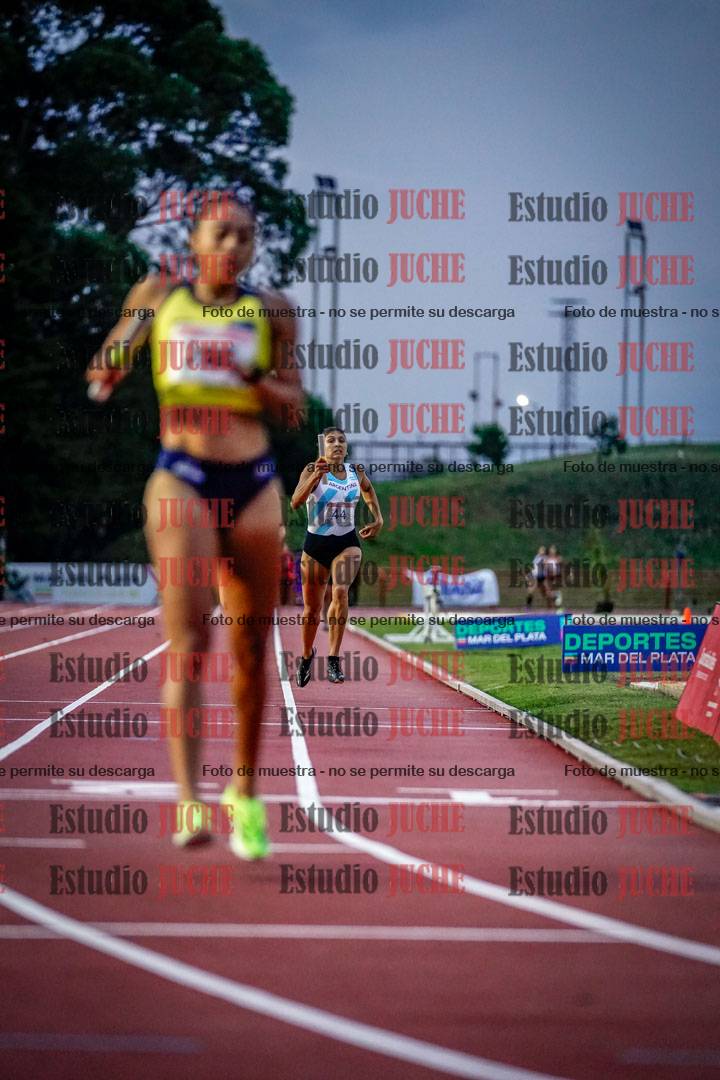 Fotos de los relevos 4x400 m mixtos