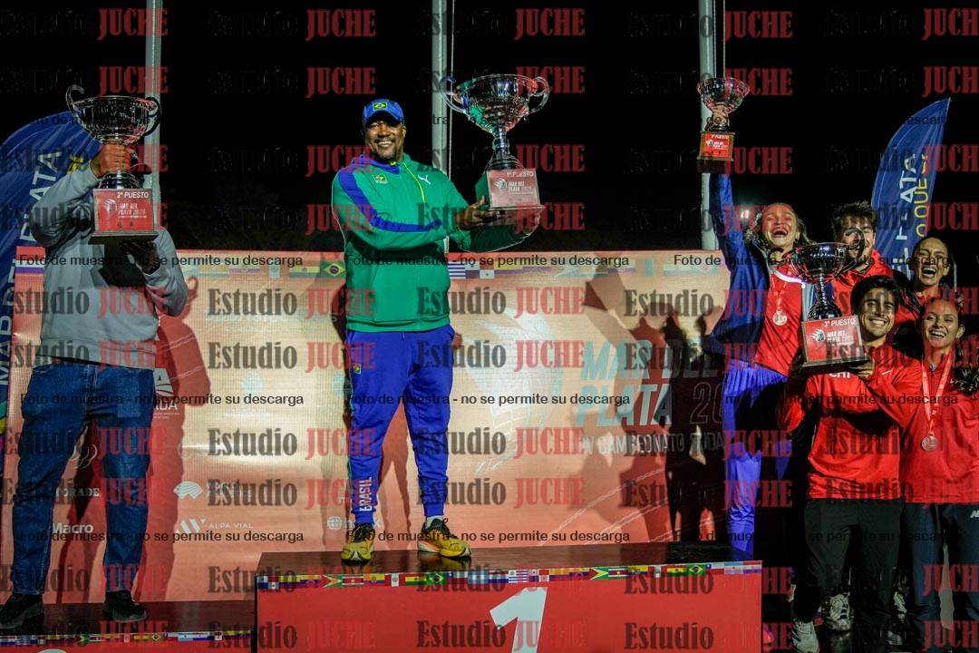 Fotos de algunos extras y podios del día 3