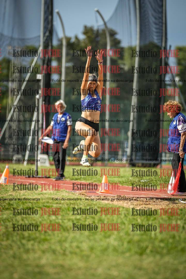 Fotos del salto en largo de mujeres - mayores