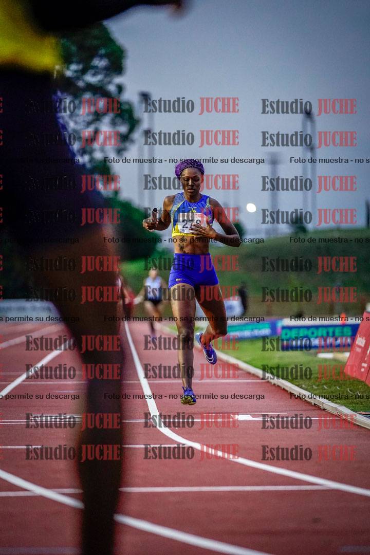 Fotos de los relevos 4x400 m mixtos