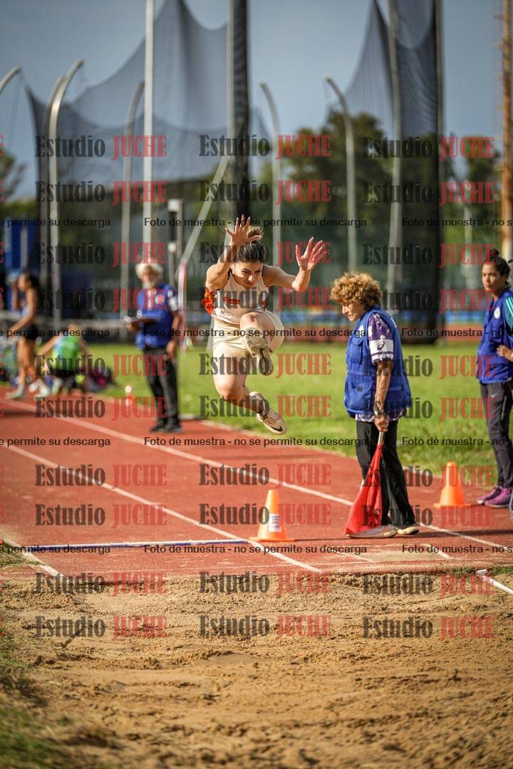 Fotos del salto en largo de mujeres - mayores