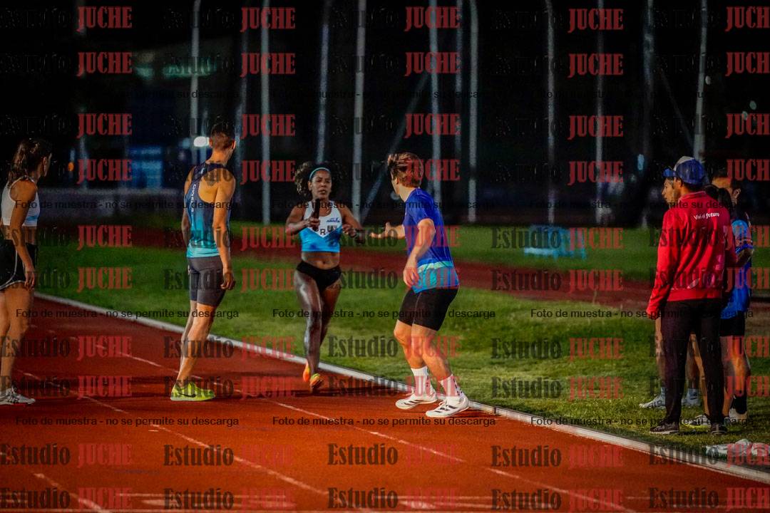 Fotos de las postas 4x400 m mixtas