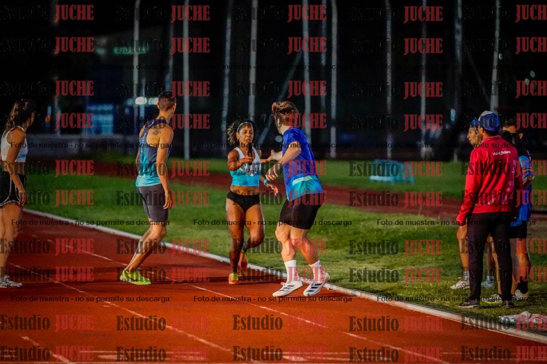 Fotos de las postas 4x400 m mixtas