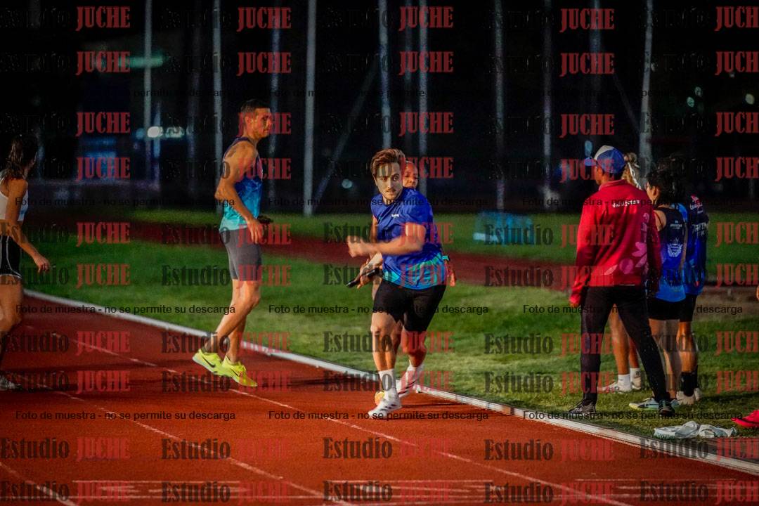 Fotos de las postas 4x400 m mixtas