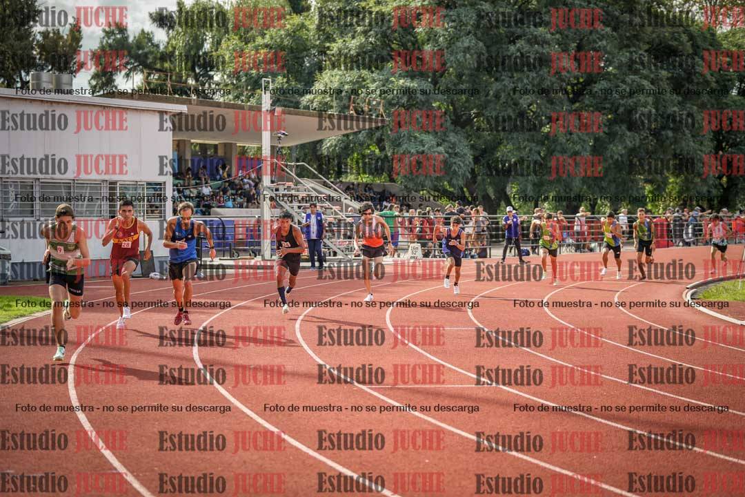 Fotos de los 800 m llanos de varones
