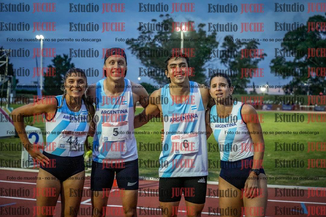 Fotos de algunos extras y podios del día 1