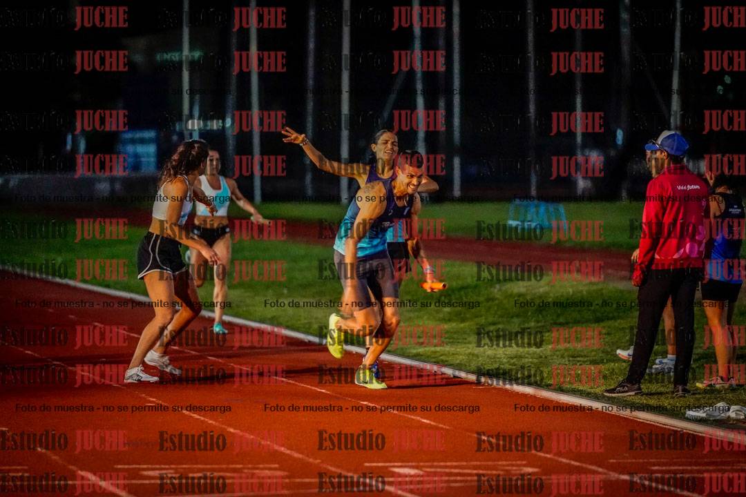 Fotos de las postas 4x400 m mixtas