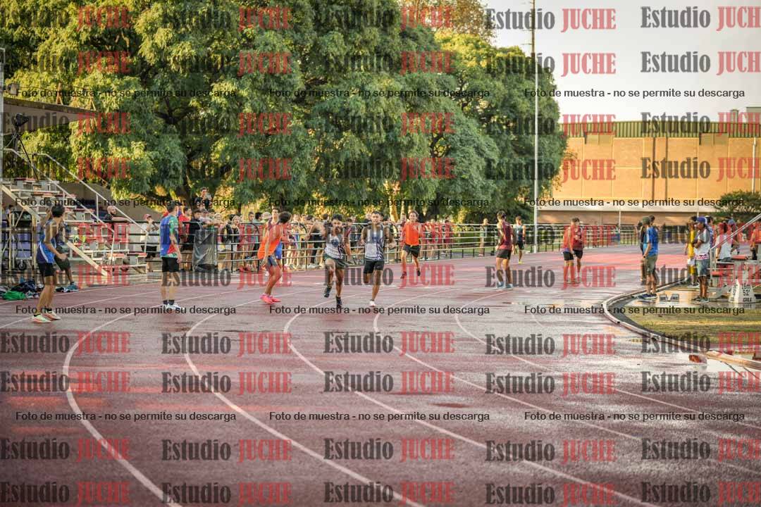 Fotos de las Postas 4x400 m de varones