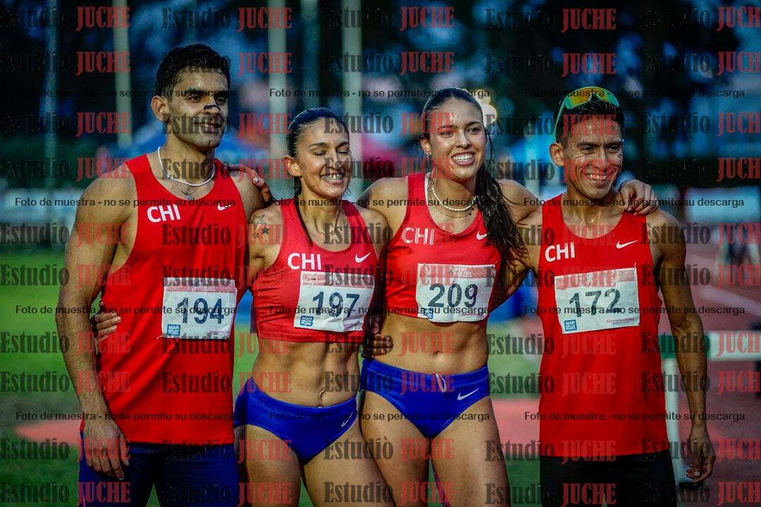 Fotos de algunos extras y podios del día 1