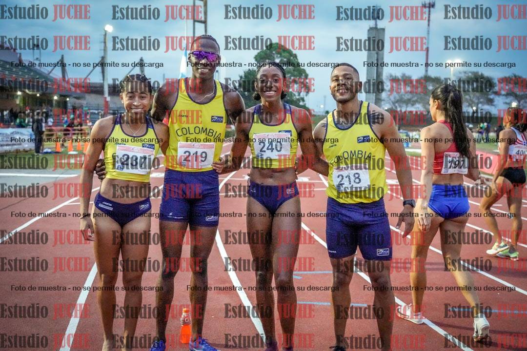 Fotos de algunos extras y podios del día 1