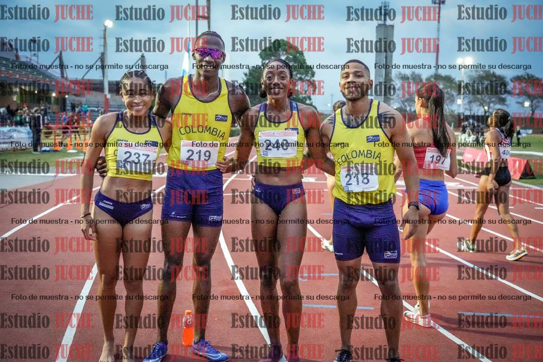 Fotos de algunos extras y podios del día 1