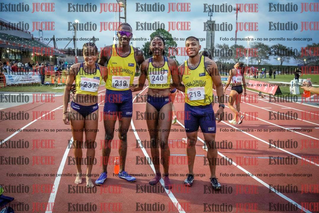 Fotos de algunos extras y podios del día 1