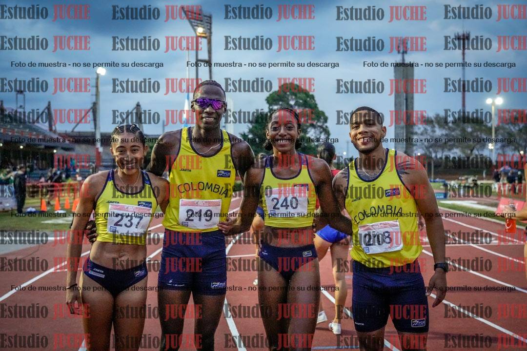 Fotos de algunos extras y podios del día 1
