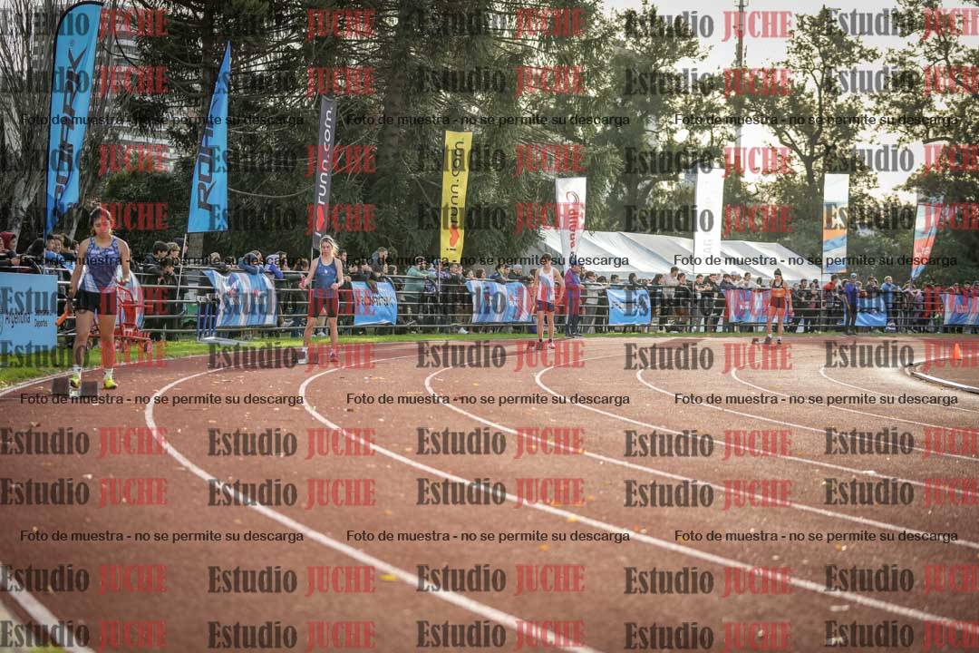 Fotos de las Postas 8x300 m mixta