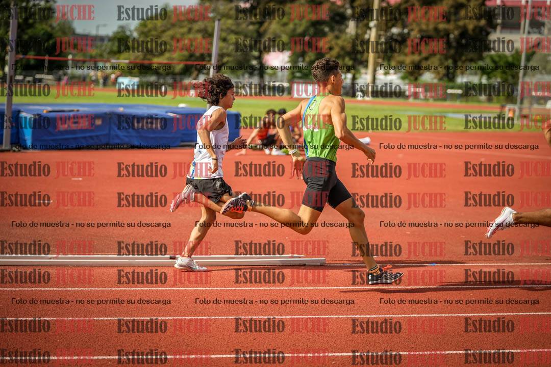 Fotos de los 800 m llanos de varones