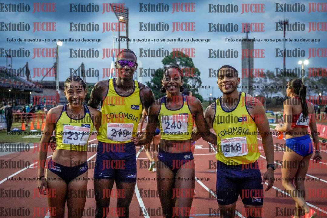 Fotos de algunos extras y podios del día 1