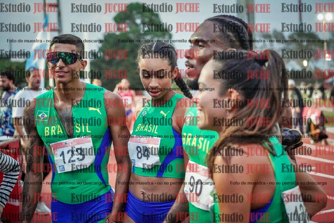 Fotos de algunos extras y podios del día 1