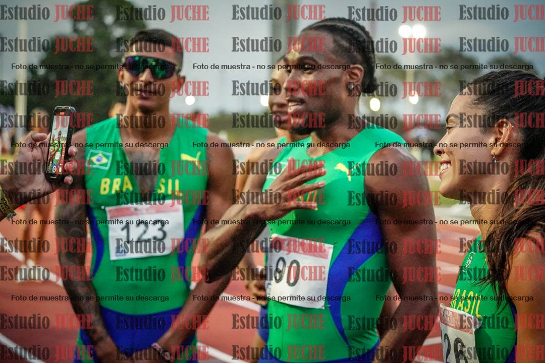 Fotos de algunos extras y podios del día 1
