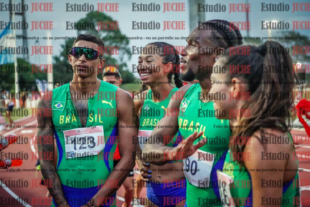 Fotos de algunos extras y podios del día 1