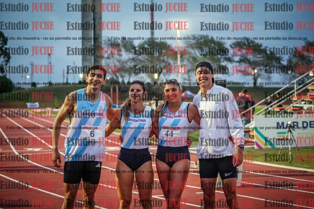 Fotos de algunos extras y podios del día 1