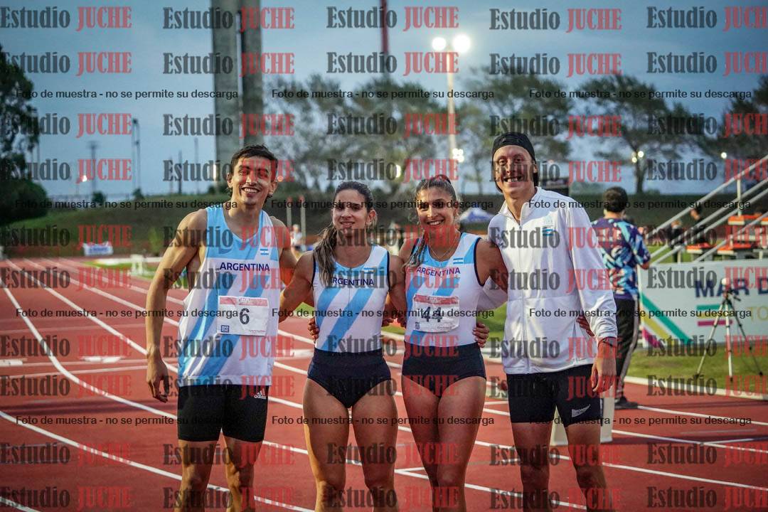 Fotos de algunos extras y podios del día 1
