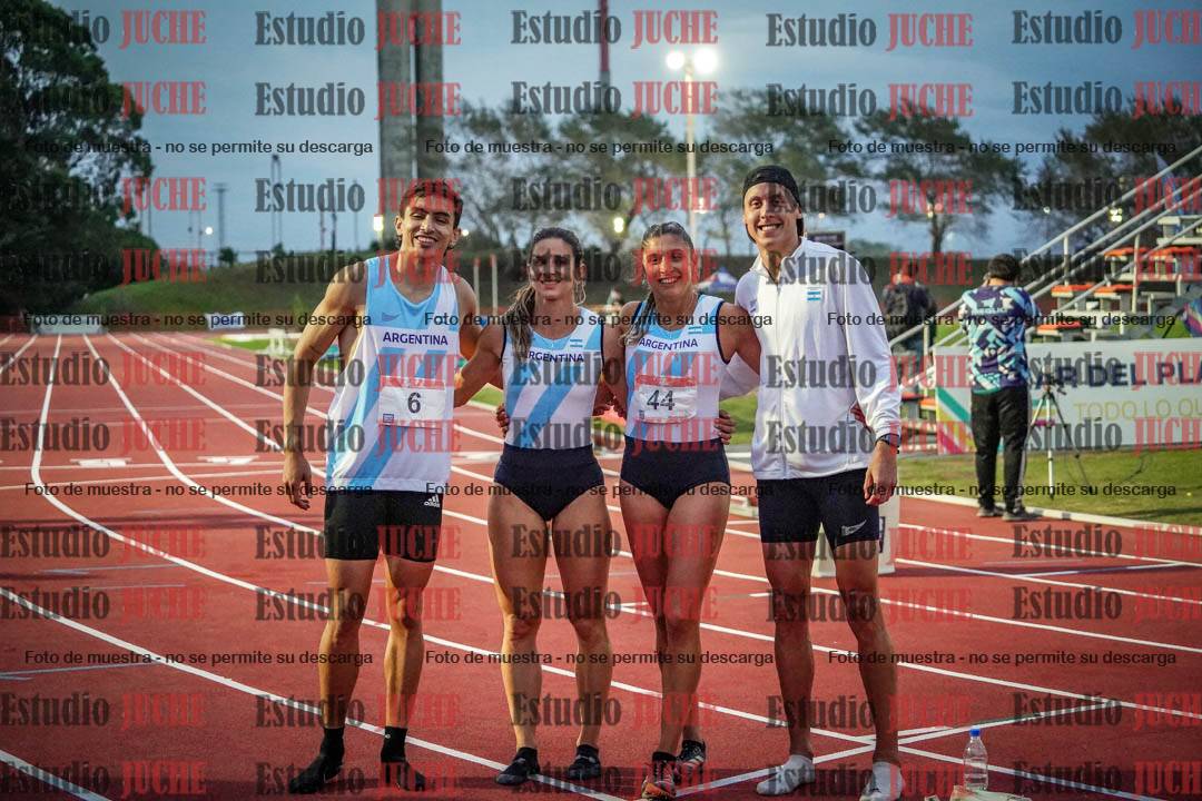 Fotos de algunos extras y podios del día 1